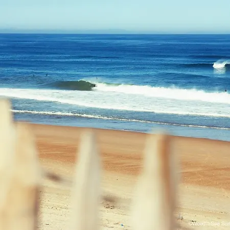 לינה וארוחת בוקר Wood'n Sea Surf - *